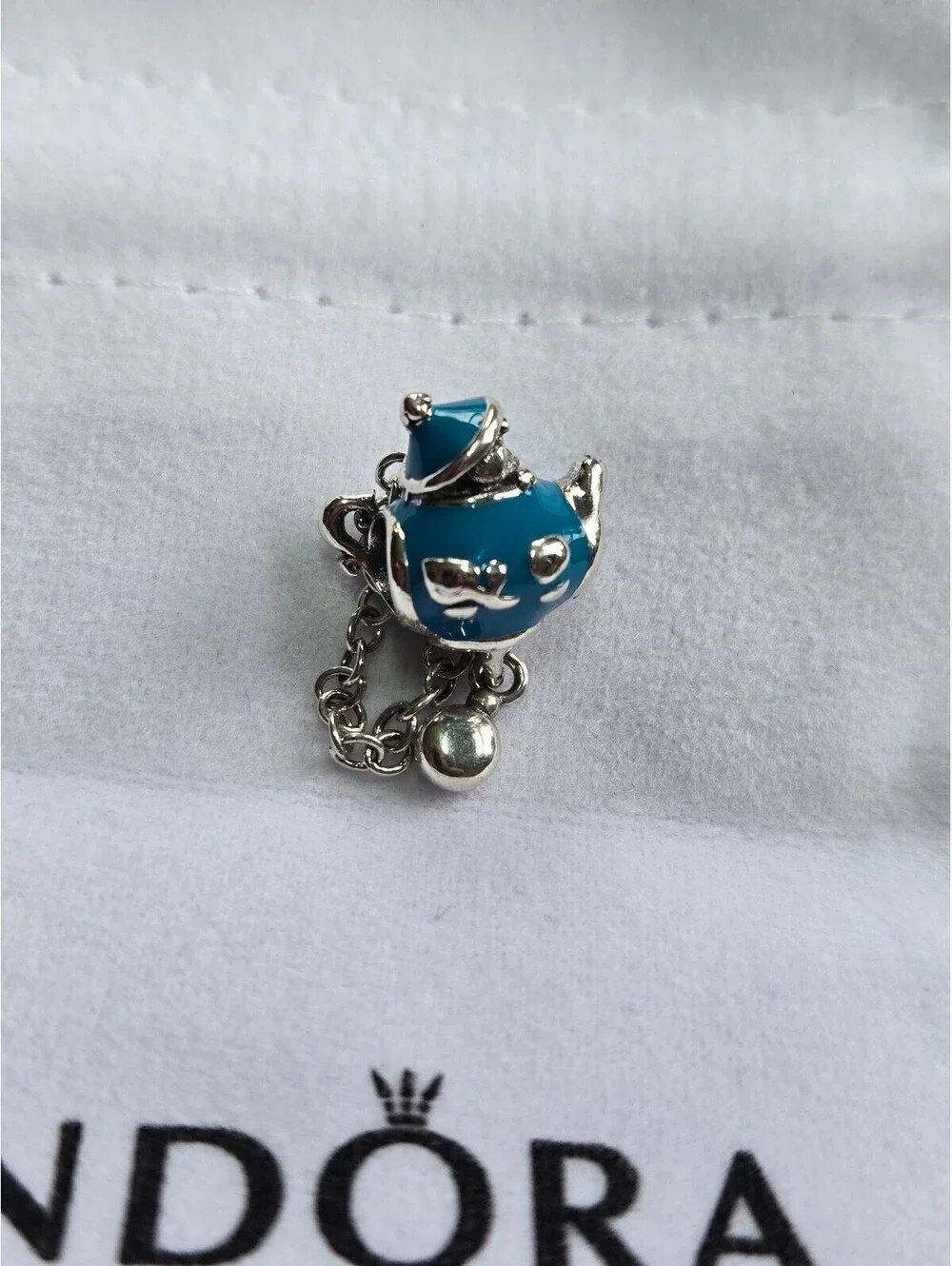 pandora alice in wonderland charm
